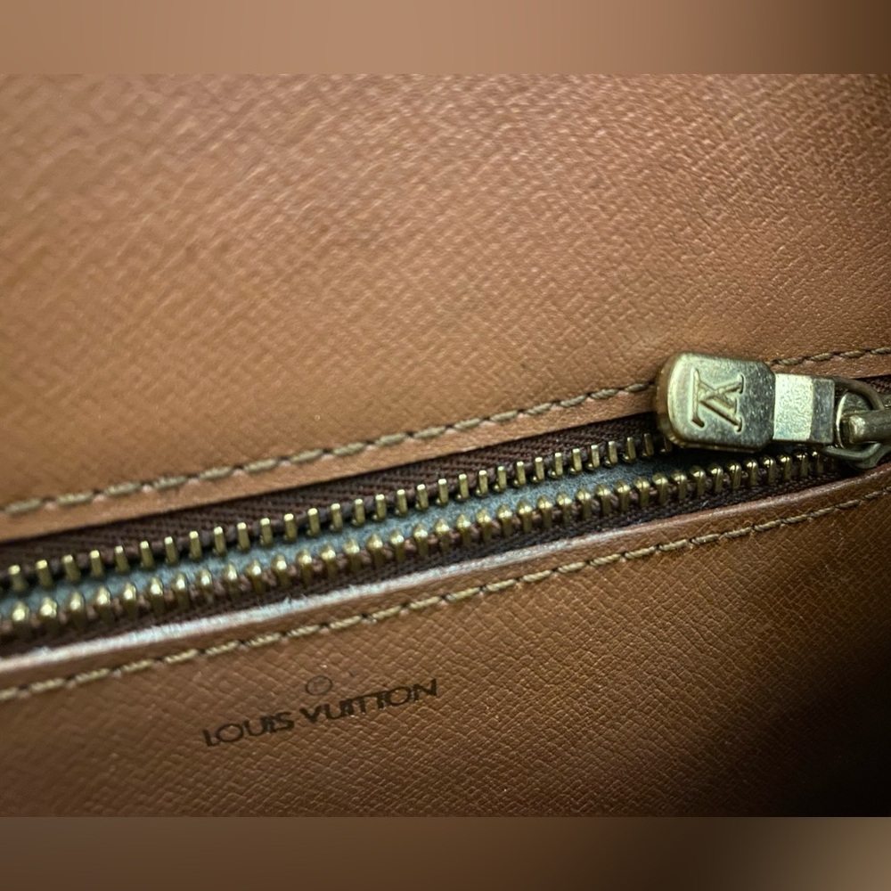 Louis Vuitton Saint Cloud MM, Vintage Monogram Crossbody Bag - Picture 10 of 16